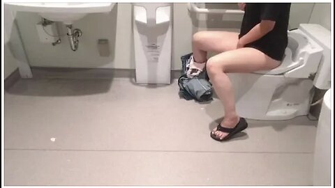 [amateur] A Female Student 18+ Who Masturbates At The Supermarket Because She Cant Stand It